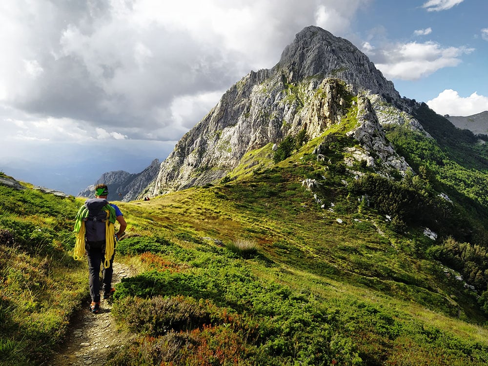 Max Ceragioli in escursione estiva sulle Alpi Apuane