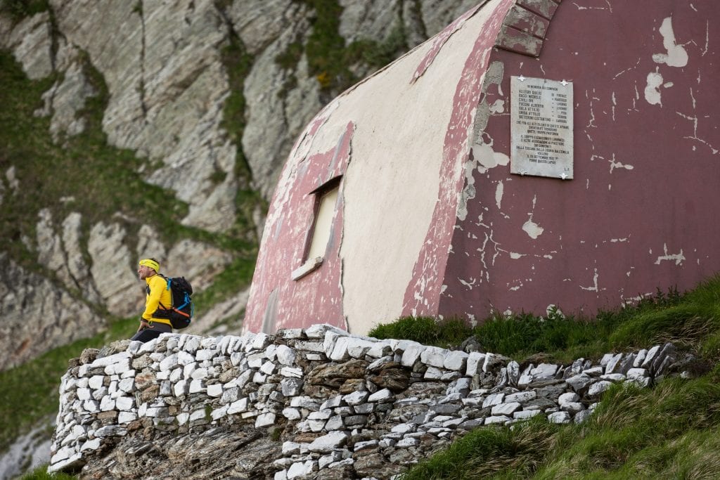 Max ceragioli al bivacco aronte in estate alpi apuane