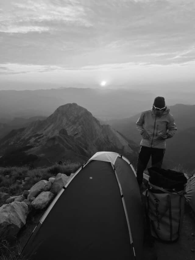 Agoto oltre le nuvole in tenda sulle apuane (12)