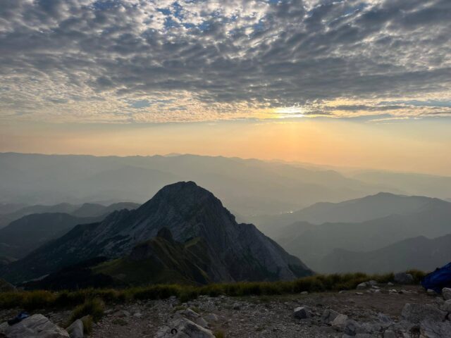 Agoto oltre le nuvole in tenda sulle apuane (14)