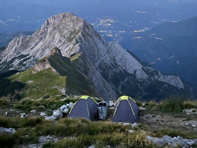 Agoto oltre le nuvole in tenda sulle apuane (2)